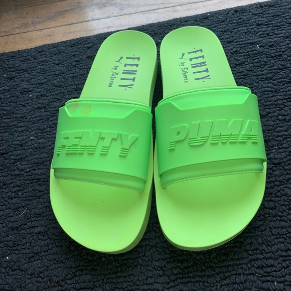 Fenty slides - Picture 2 of 2